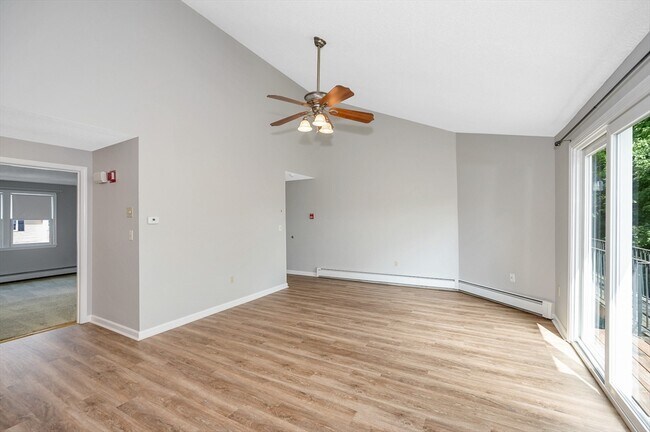 Building Photo - 454 Mammoth Rd