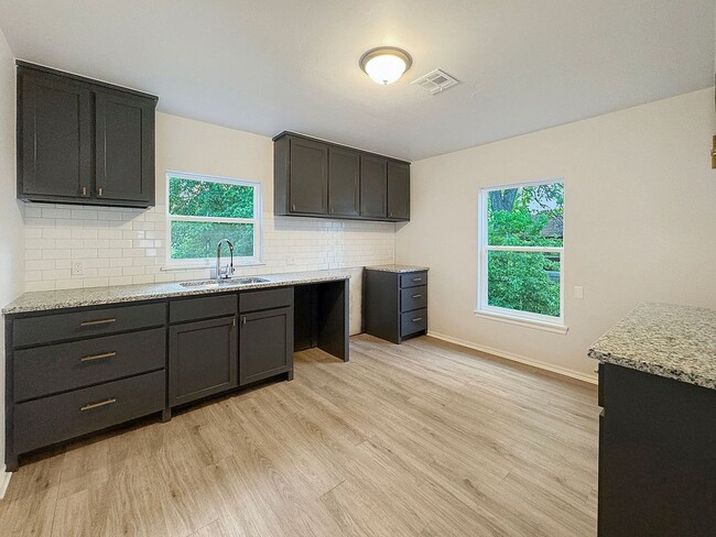 Building Photo - FOR RENT: Charming 2-Bedroom Home with a Versatile Bonus Room!