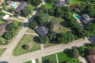 Building Photo - 201 Valley View Dr N