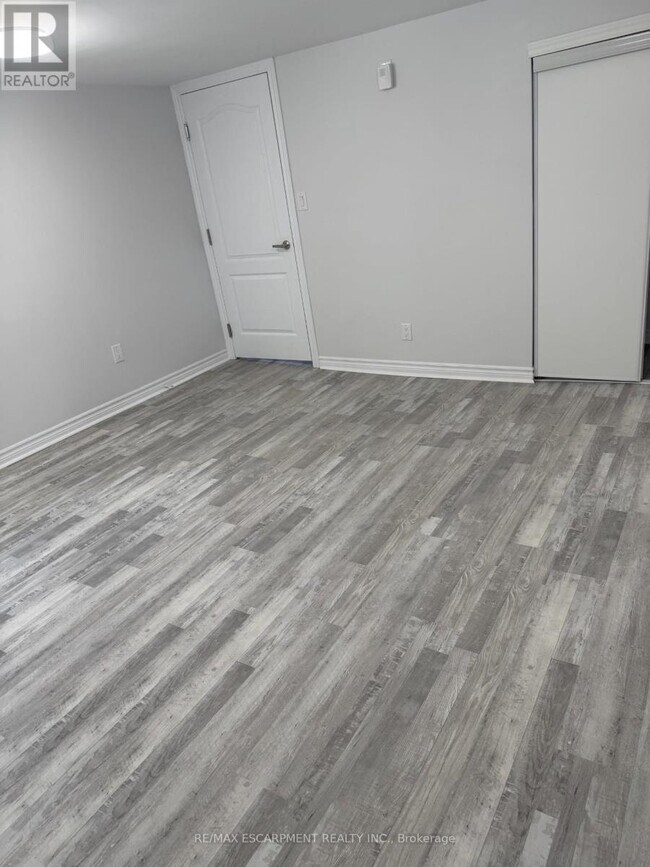 Building Photo - 377 Martin St