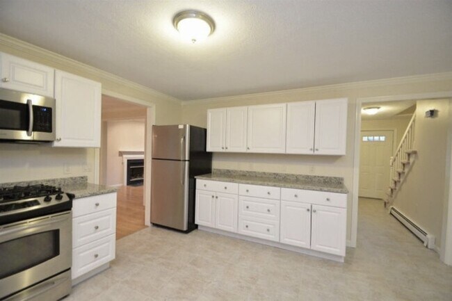Building Photo - 12 Briarwood Ln