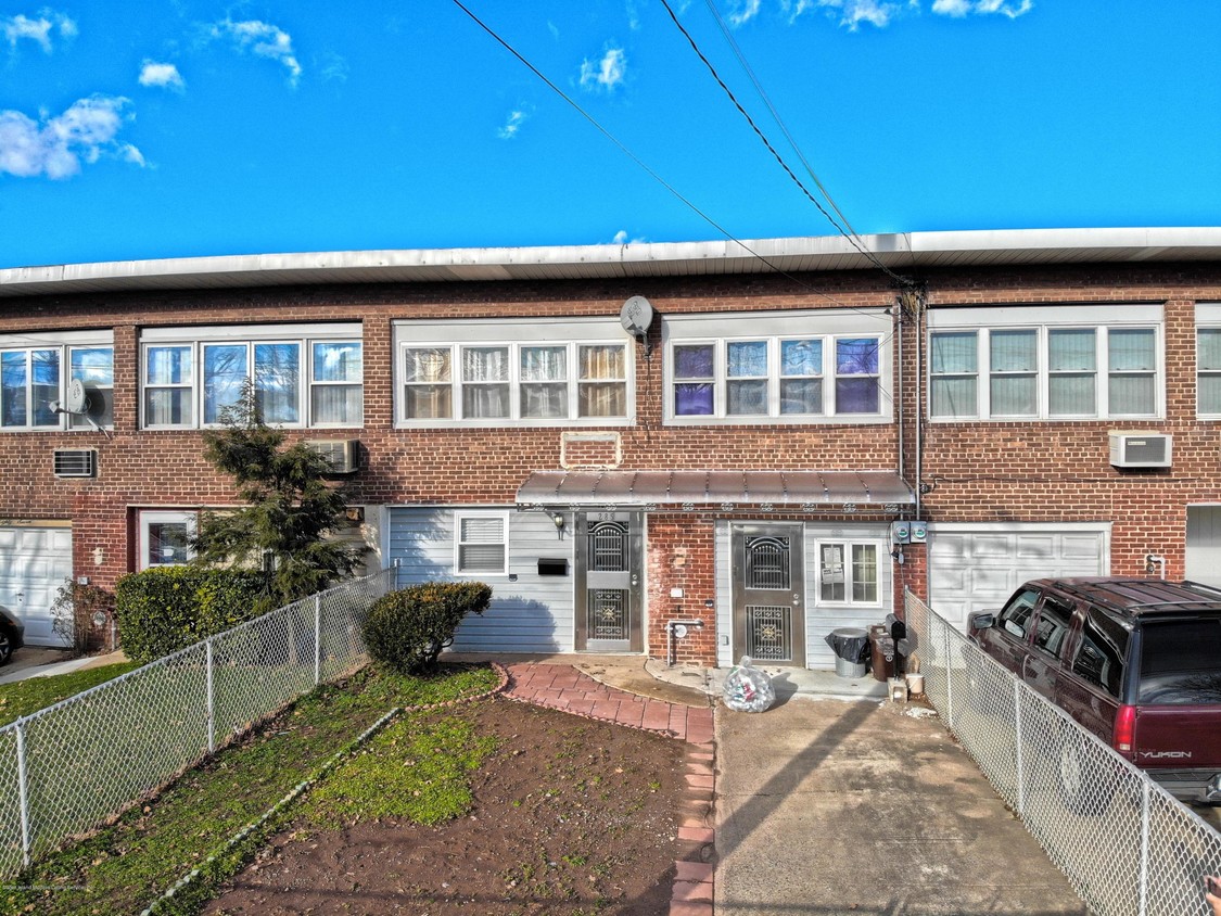 Primary Photo - 285 Jules Dr