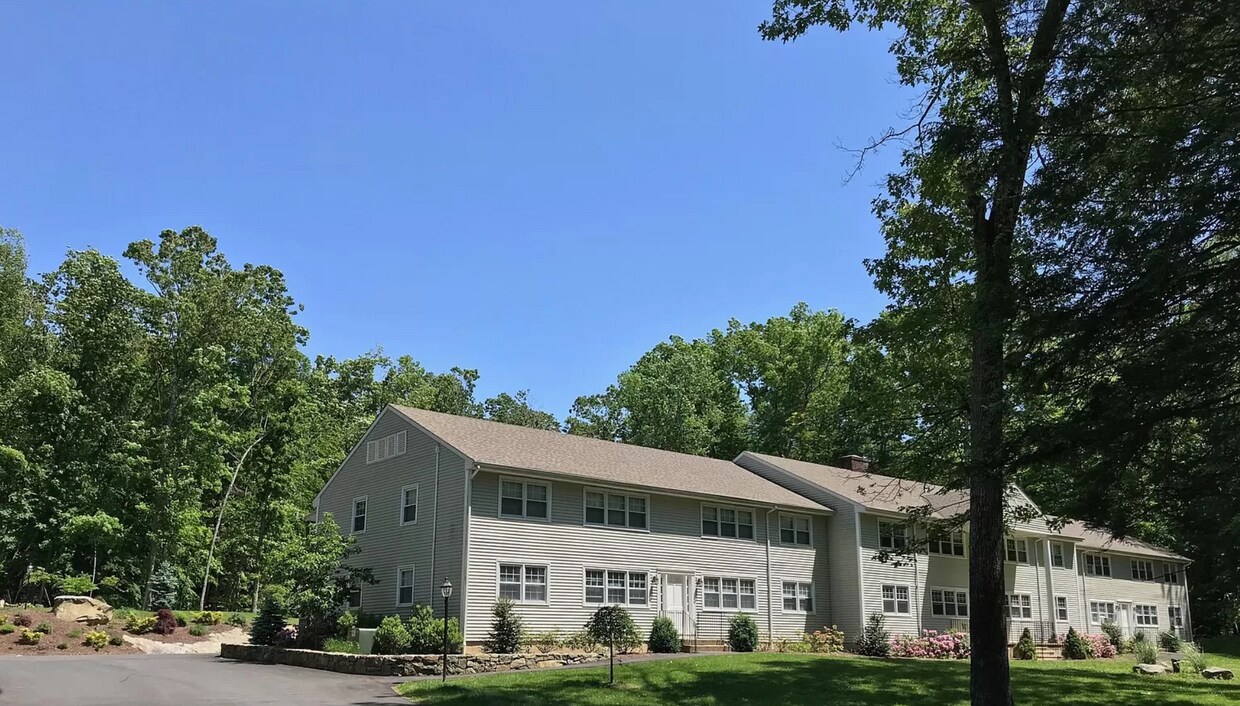 Front of Buildlig - 39 Hop Brook Rd