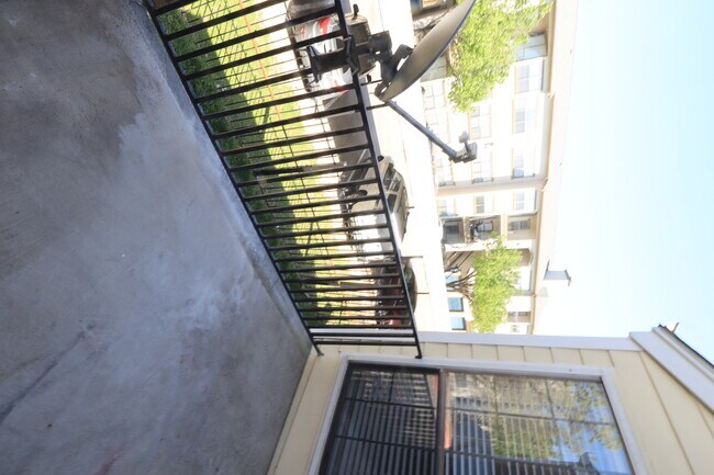 Foto del edificio - 9601 Forest Ln