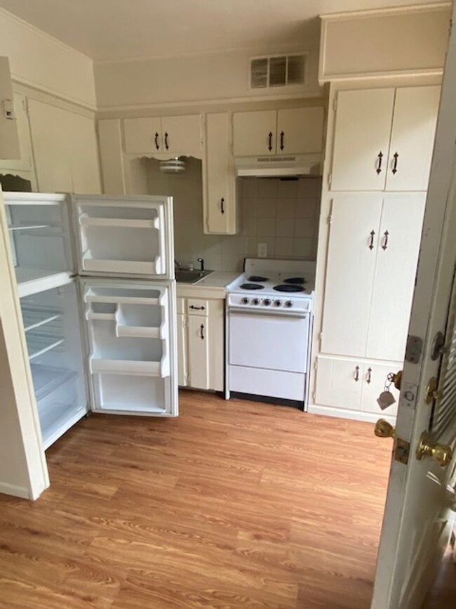 Building Photo - ONE BEDROOM APARTMENT BY TWU