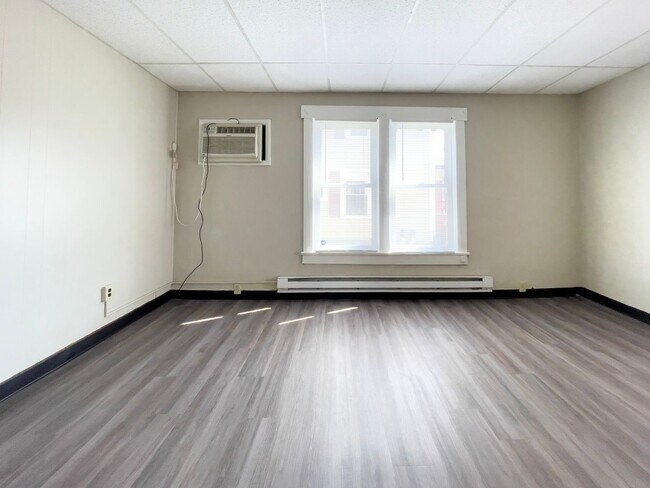 Foto del edificio - Charming 1-Bedroom Apartment Near Ball Sta...