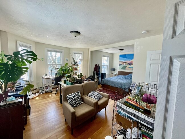 Building Photo - 379 Columbia St