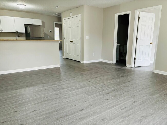 Building Photo - Duplex for rent