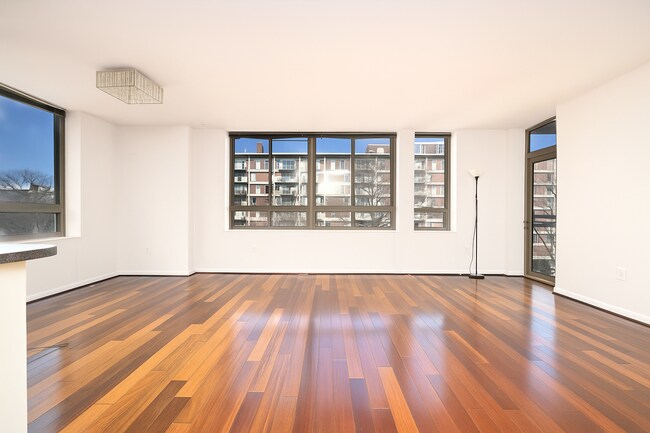 Vista de la sala principal - 350 G St SW