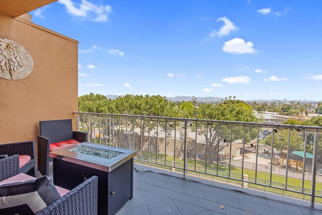 Building Photo - 4579 Don Ricardo Dr