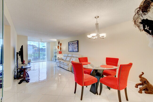 Foto del edificio - 14307 Bedford Dr