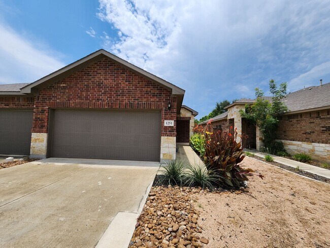 Building Photo - 3/2/2 Duplex / Less than 1 Mile to Gruene / Fridge Included/ Gas Cooking / Covered Patio / CISD