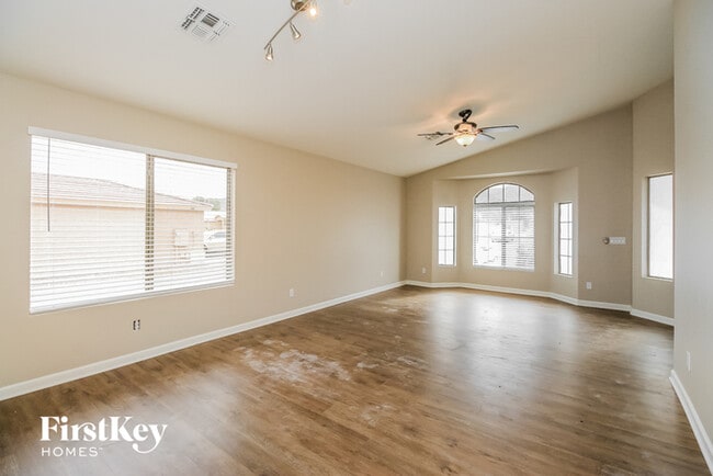 Building Photo - 1610 E Desert Ln