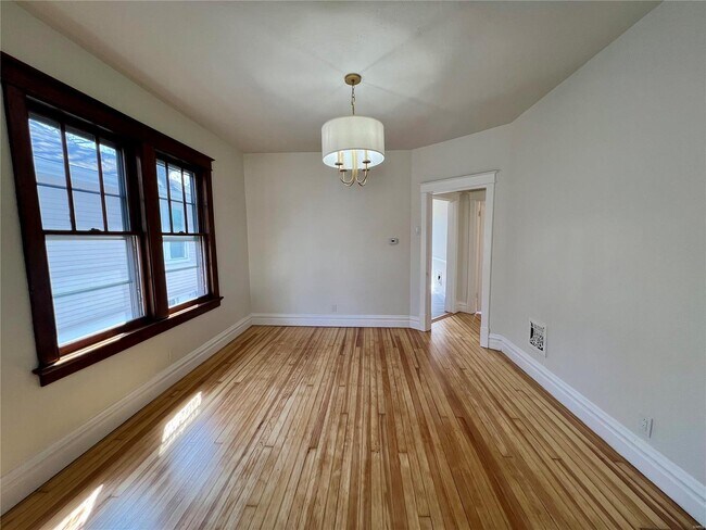 Building Photo - 5340 Nagel Ave