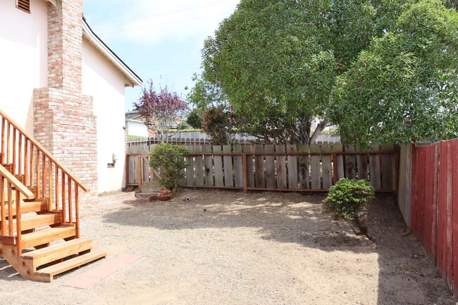 Building Photo - Great three bedroom home close to General ...