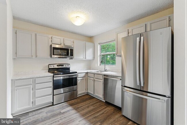 Foto del edificio - 505 Knollwood Ct