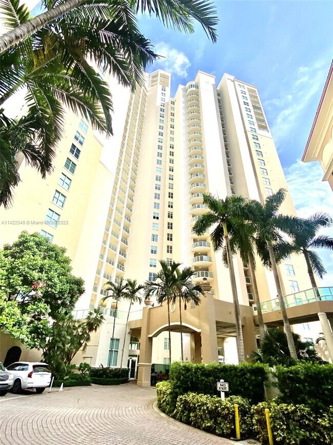 Foto del edificio - 3330 NE 190th St