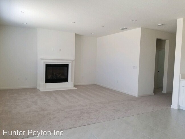 Foto del edificio - 4 br, 3.5 bath House - 16496 Hilgard Dr.