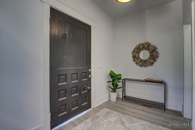 Foto del edificio - 871 Hutchins Ave