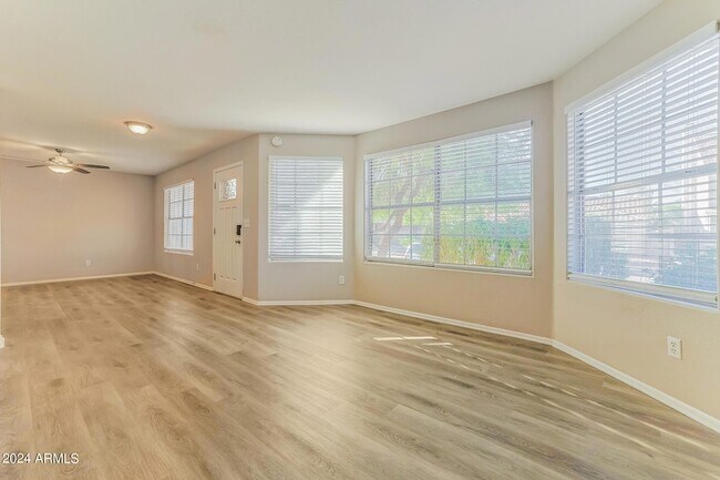 Building Photo - 4302 E Muirwood Dr