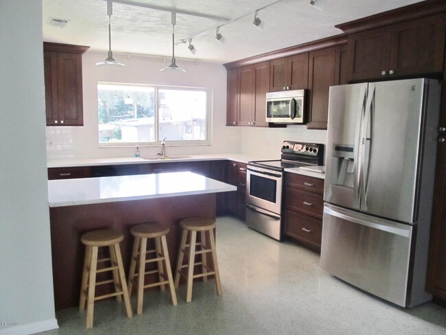 Foto del edificio - 204 River Heights Dr