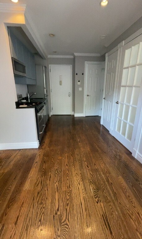 Foto del edificio - 422 E 9th St