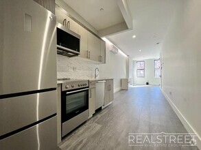 Building Photo - Modern New Studio in Bushwick!