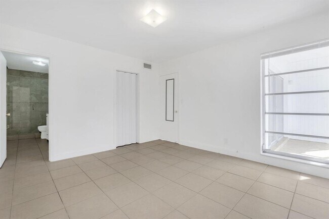 Building Photo - 2970 NE 16th Ave