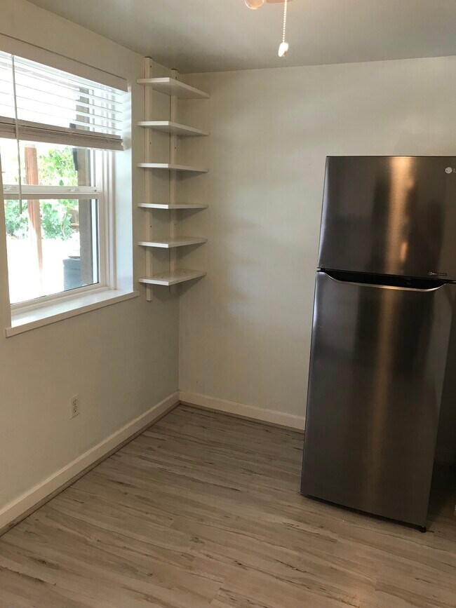 kitchen - 1221 Tuolumne St
