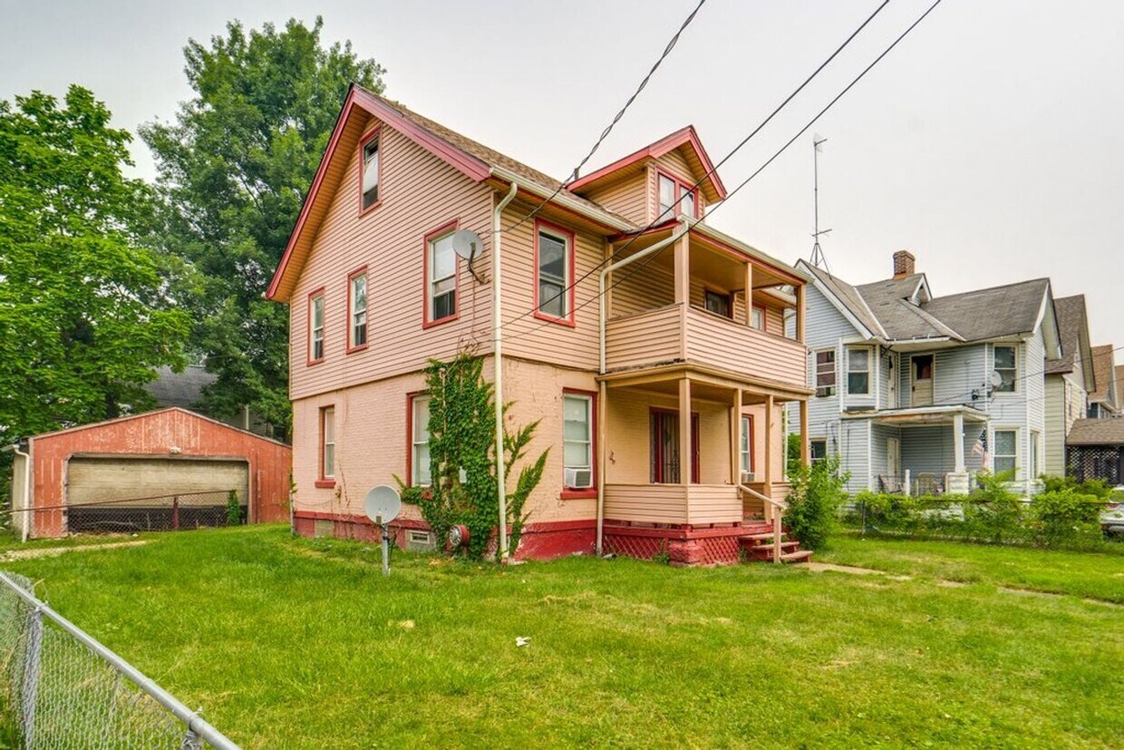 Foto del edificio - 2118 Denison Ave