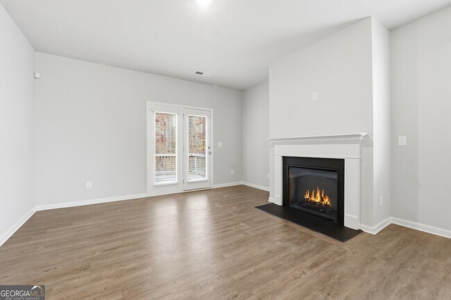 Foto del edificio - 6615 Bluffview Dr