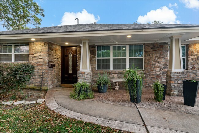 Foto del edificio - 5923 Moonmist Dr