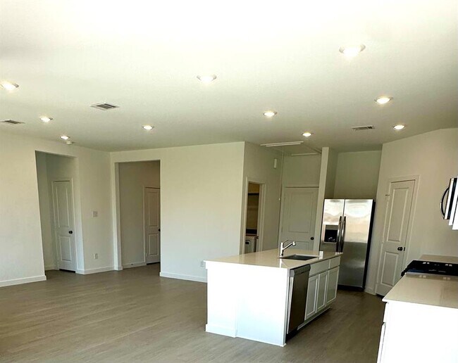 Foto del edificio - 10650 Ellerston Rd