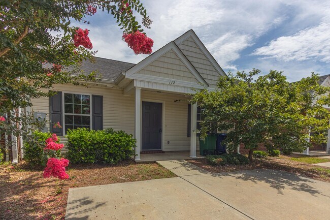 Building Photo - 112 Satomi Way SE