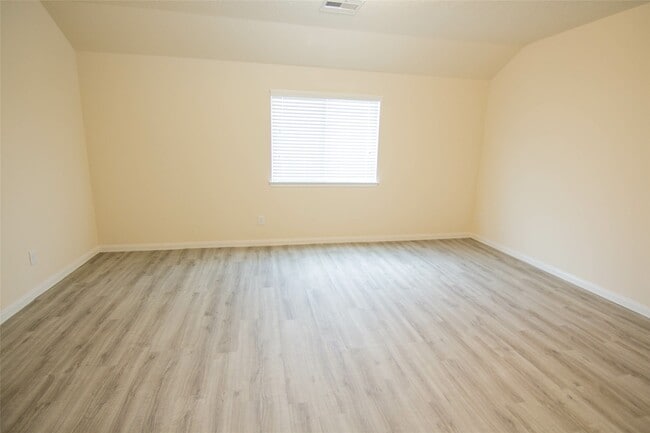 Building Photo - 6239 Brenwood Cir