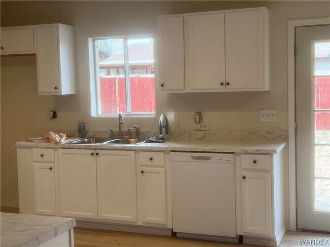 Foto del edificio - 1055 Hillside Dr