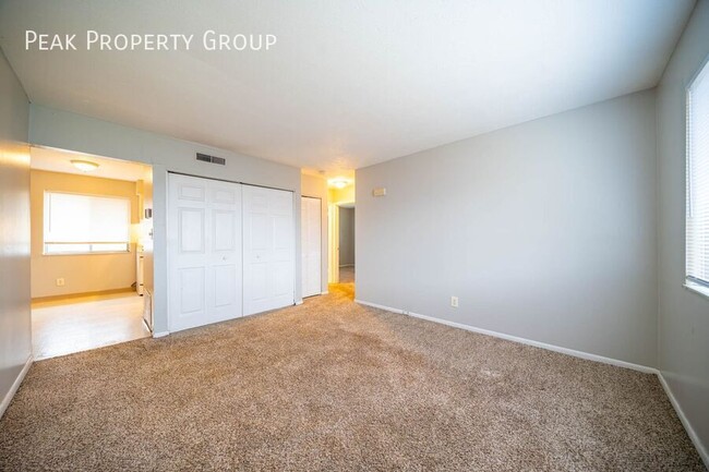 Building Photo - 311 E Jenkins Ave