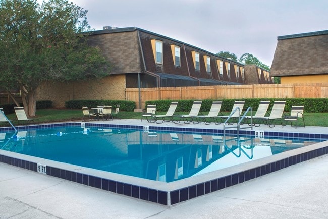Pool - Villas at Pinecrest