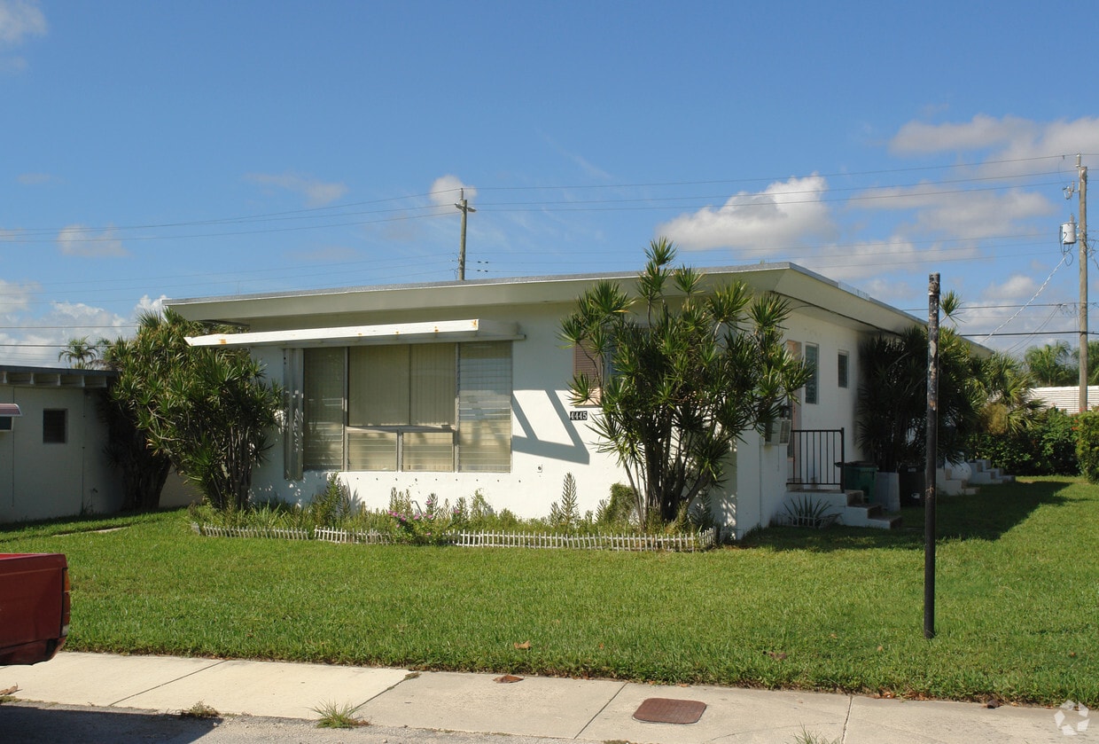 Building Photo - 4445-4449 Poinciana St