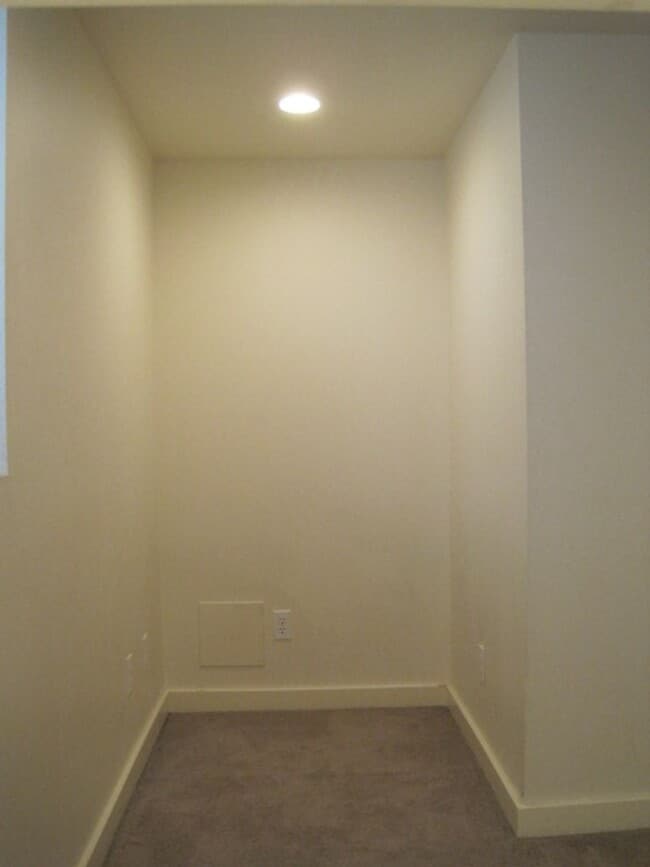 Building Photo - 4736