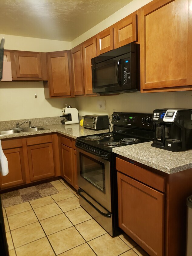 Cocina - 832 E Adams St
