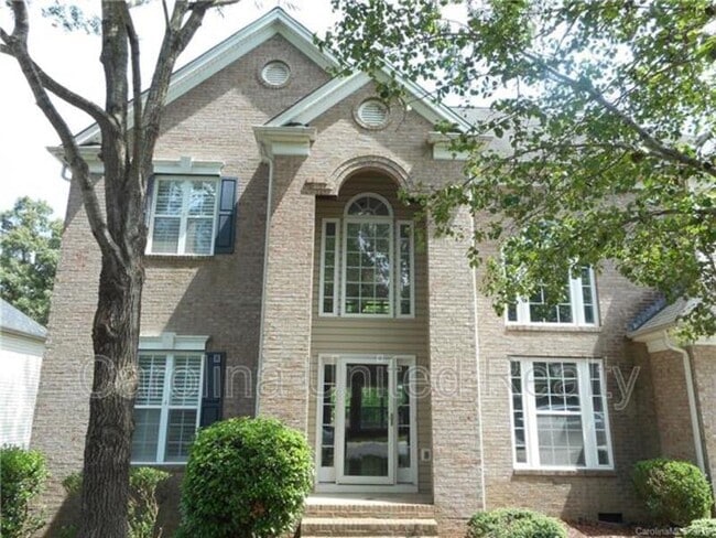 Building Photo - 11017 Valley Spring Dr