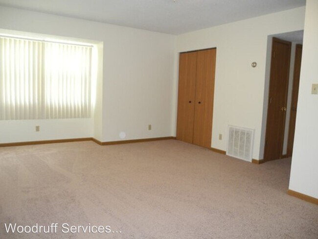 Foto del edificio - 830 E College St
