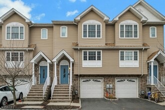 Building Photo - 102 Montgomery St