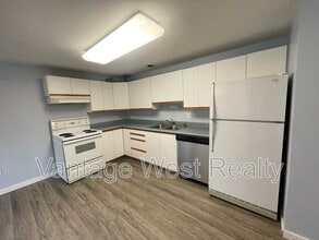 Building Photo - 2433 Sexsmith Rd