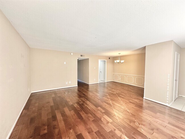 Foto del edificio - 10353 Briar Forest Dr