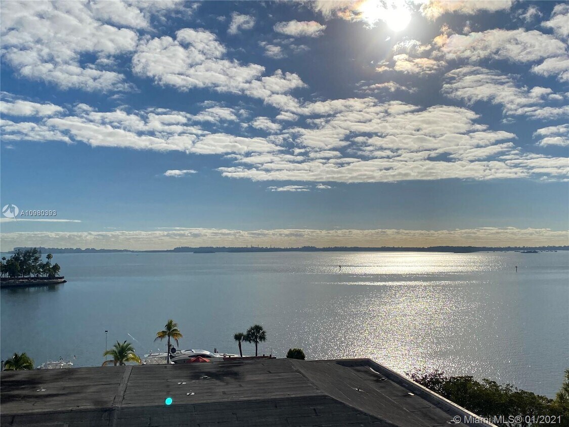 Primary Photo - 999 Brickell Bay Dr