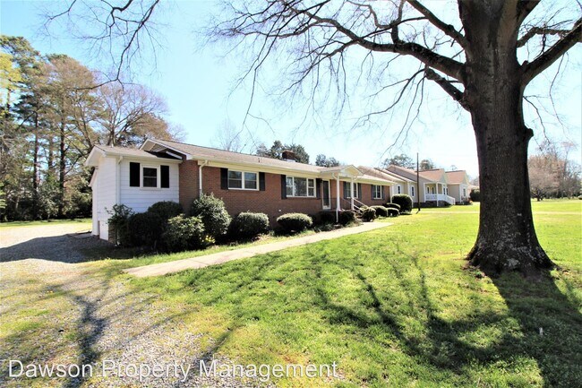 Building Photo - 2 br, 1.5 bath House - 2116 Oakdale Road