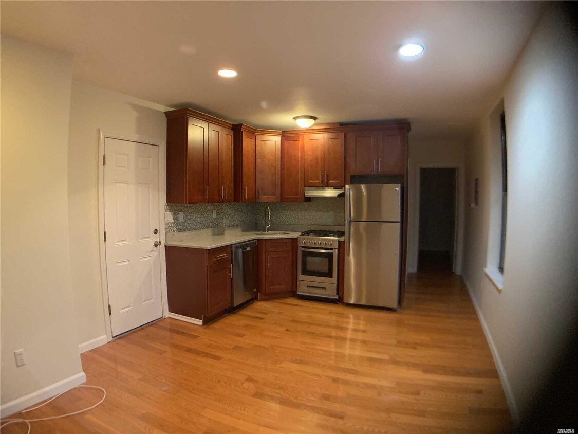 1 Bedroom In Middle Village Ny 11379 House For Rent In Queens