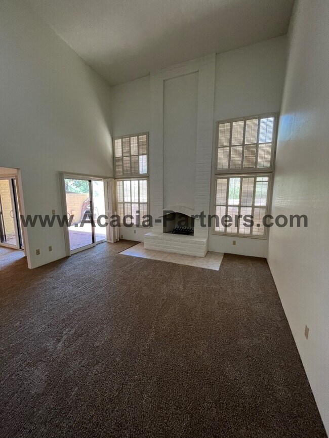 Foto del edificio - Large Three Bedroom Townhouse